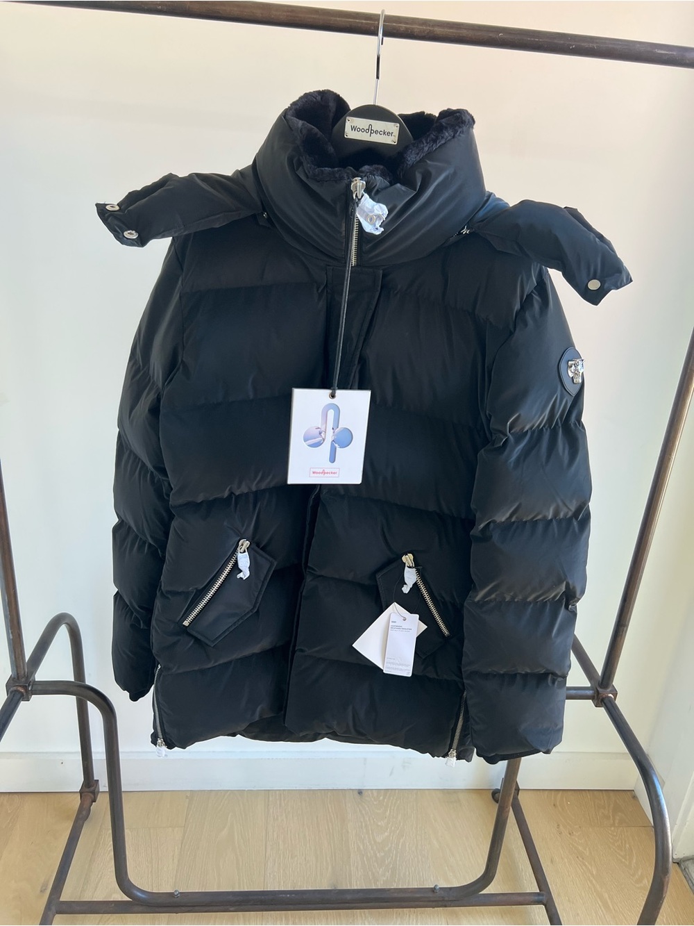 WOODPECKER women’s black puffer jacket size LARGE NWT